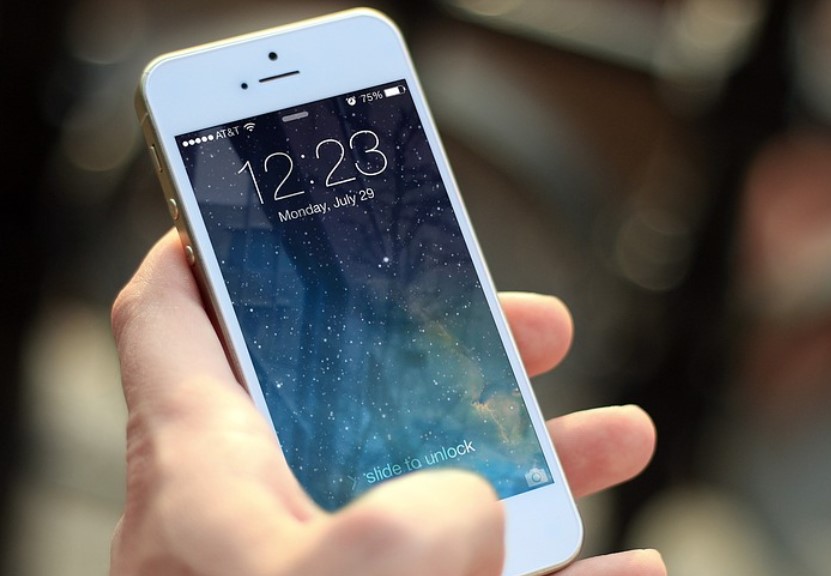 how-to-move-the-clock-on-iphone-lock-screen